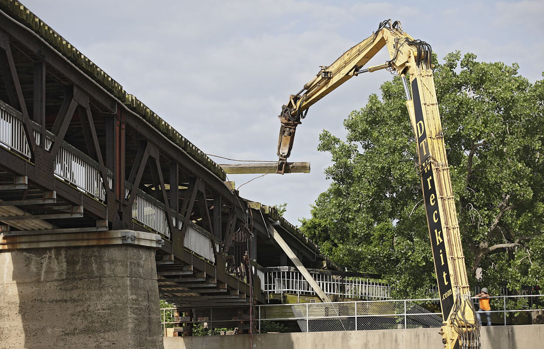 Pedestrian Bridge Demolish